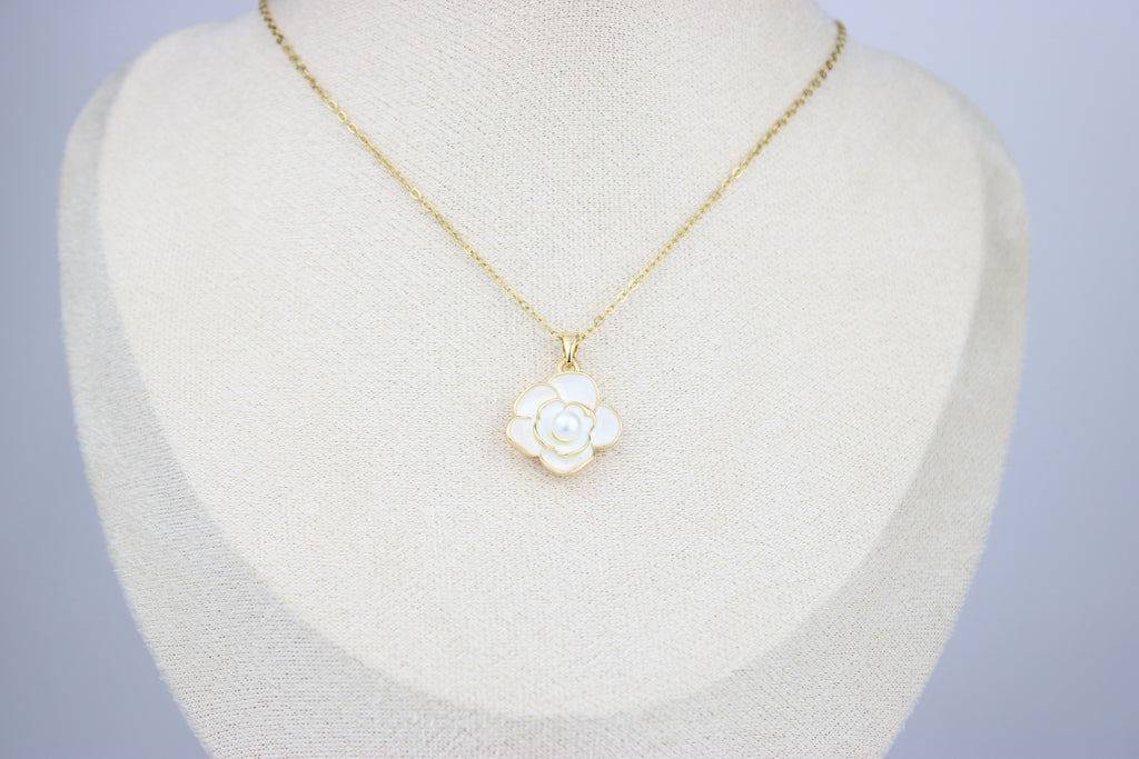 Iridescent Heart Bloom Necklace