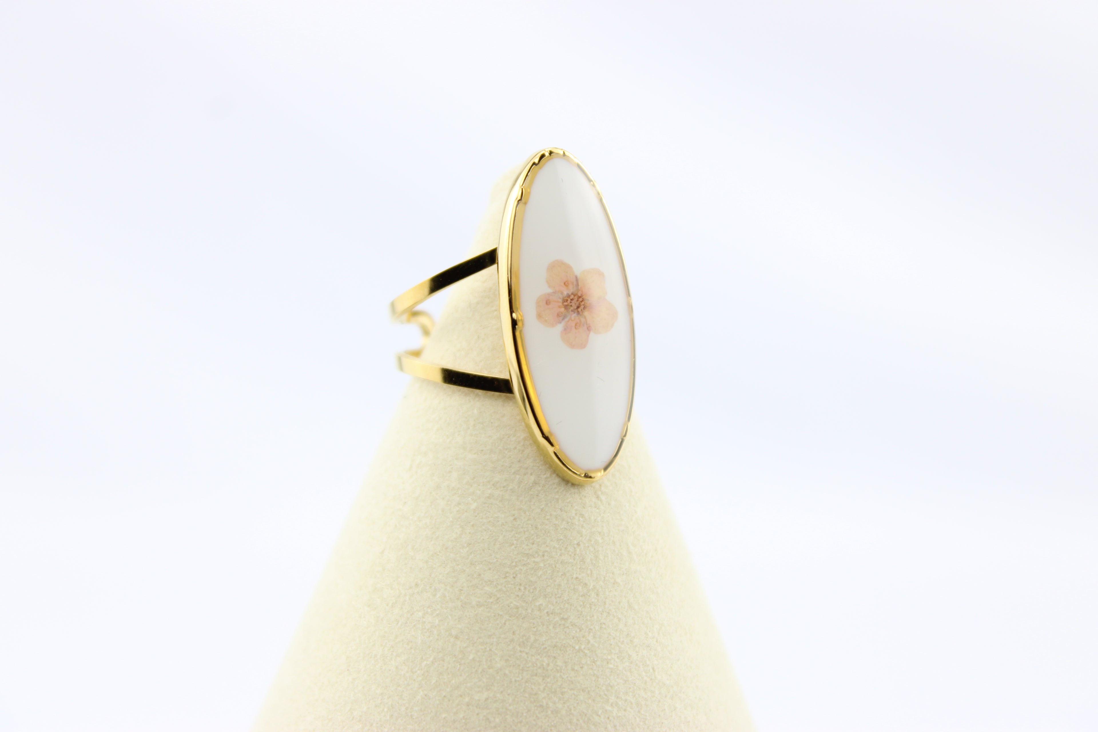 Golden Bloom Oval Ring
