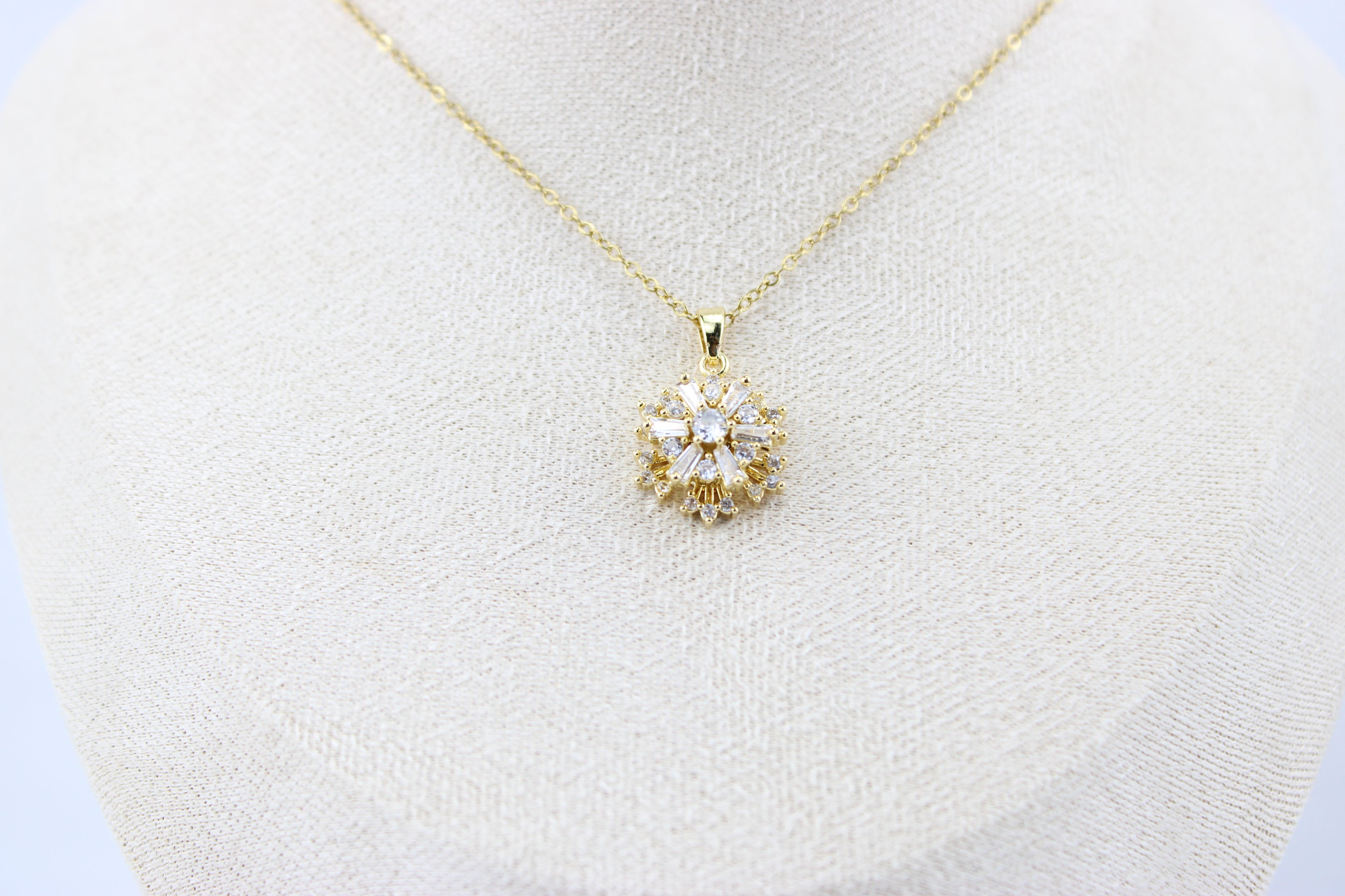 Golden Snowflake Bloom Necklace – 18K Real Gold Plated