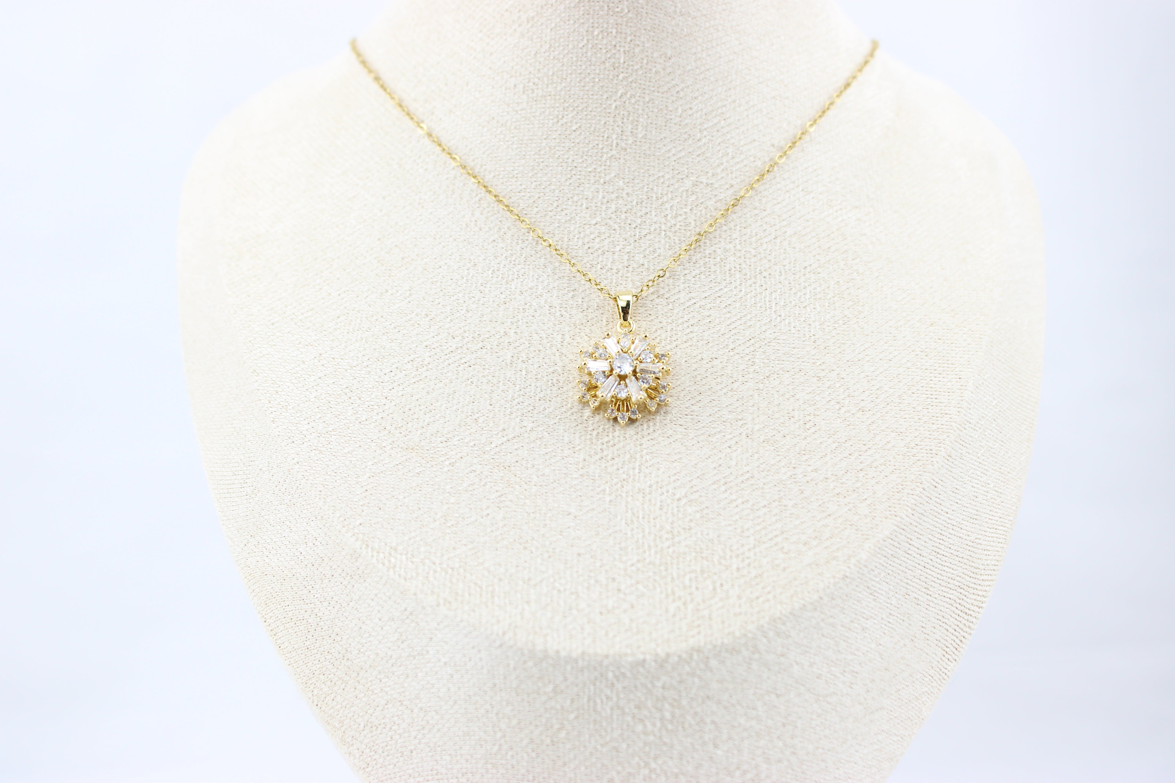 Golden Snowflake Bloom Necklace – 18K Real Gold Plated