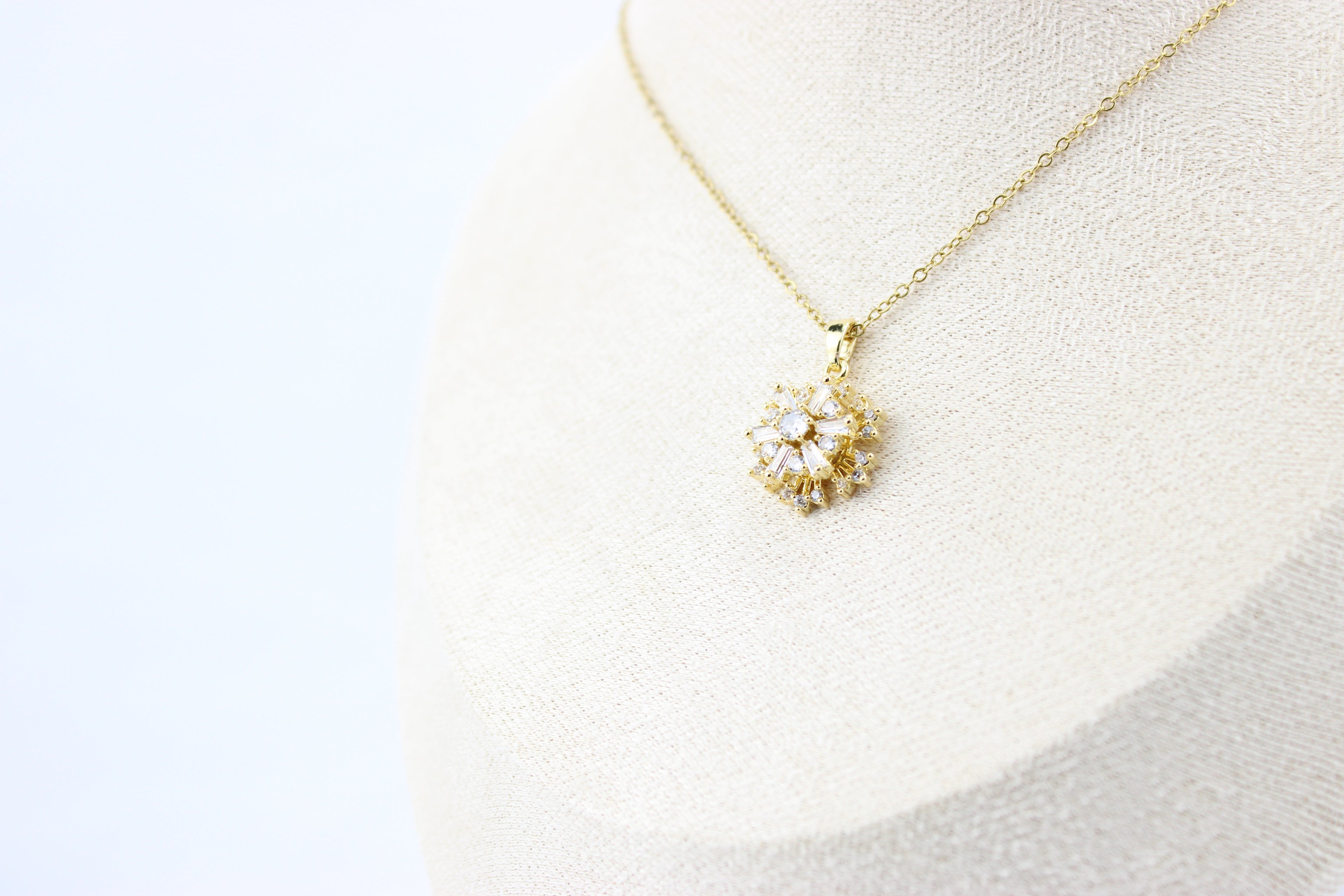 Golden Snowflake Bloom Necklace – 18K Real Gold Plated