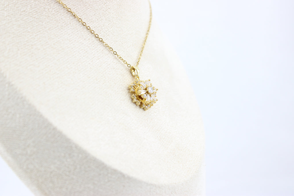 Golden Snowflake Bloom Necklace – 18K Real Gold Plated