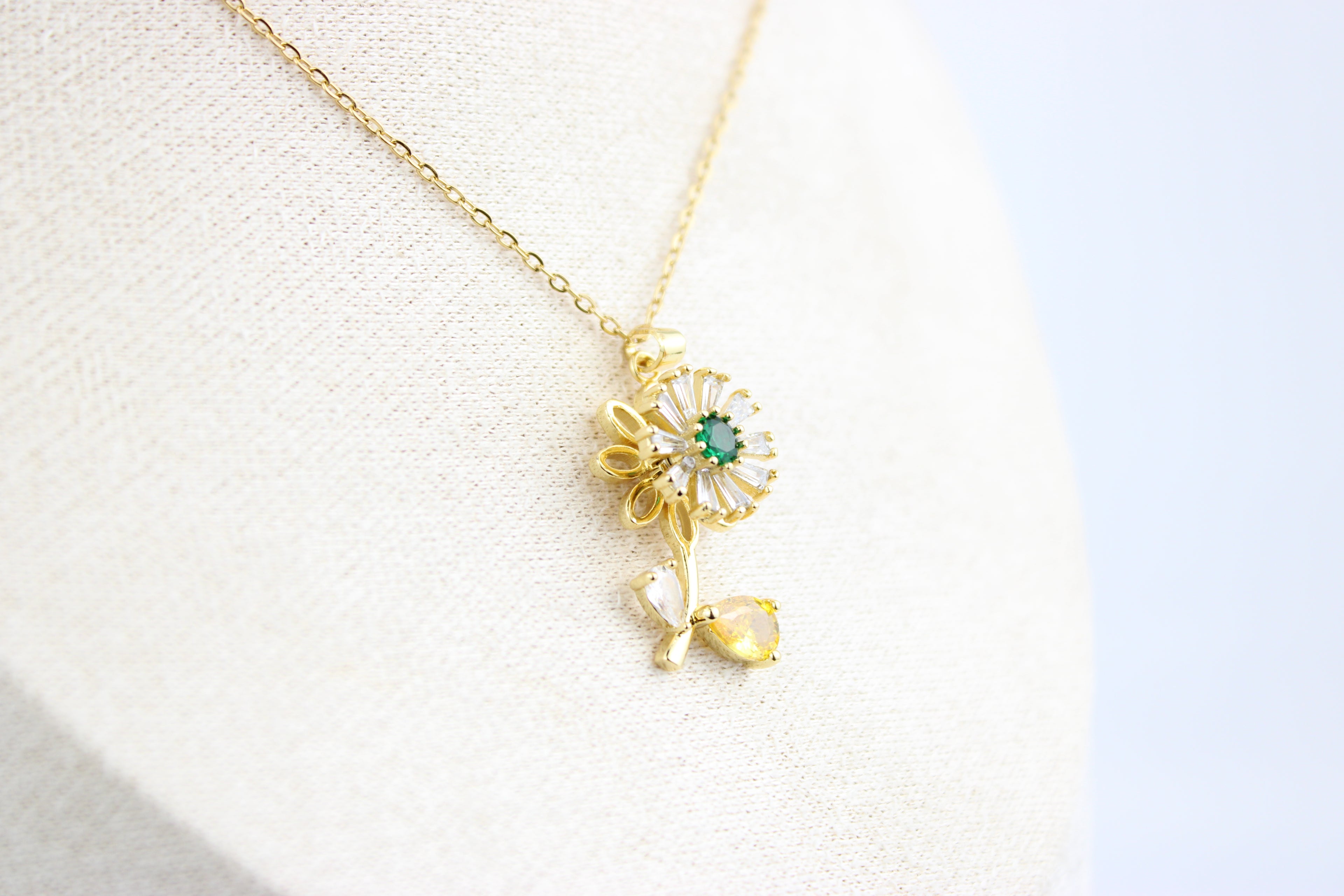 Golden Daisy Bloom Necklace